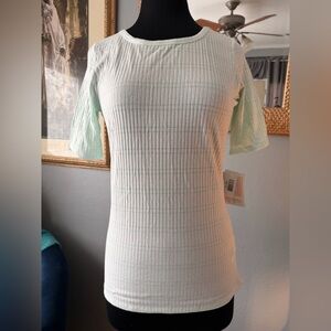 NWT!! 💚 LuLaRoe Light Green Ribbed Short Sleeve Top